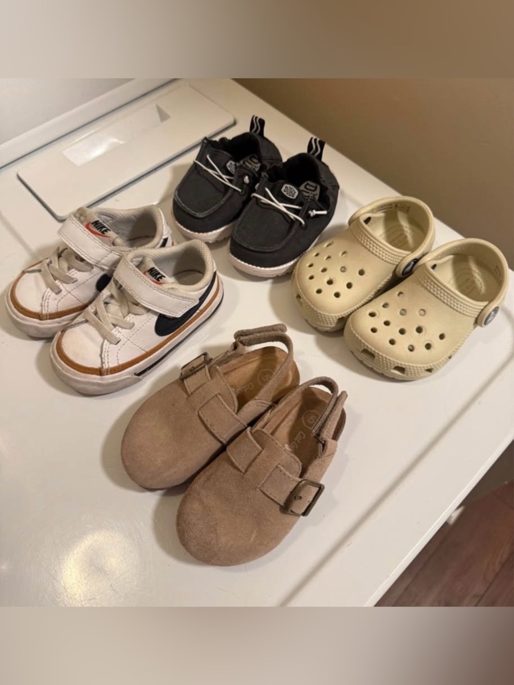 Nike Toddler White and Black Low-Top Sneakers